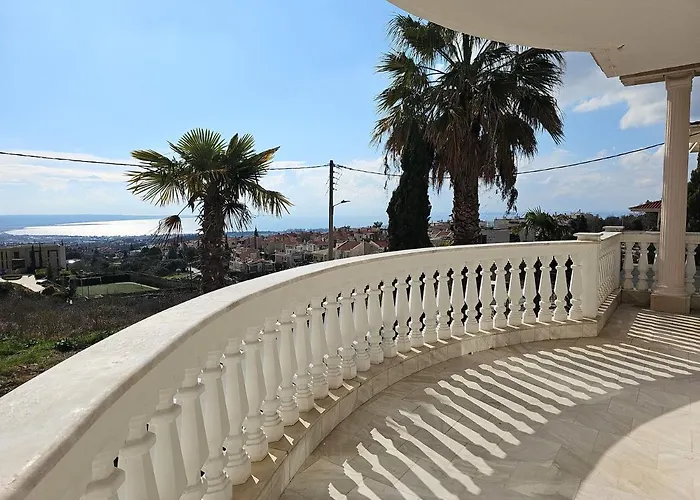 Escape To Villa Panorama And Enjoy The Classic Charm With Stunning Sea Views