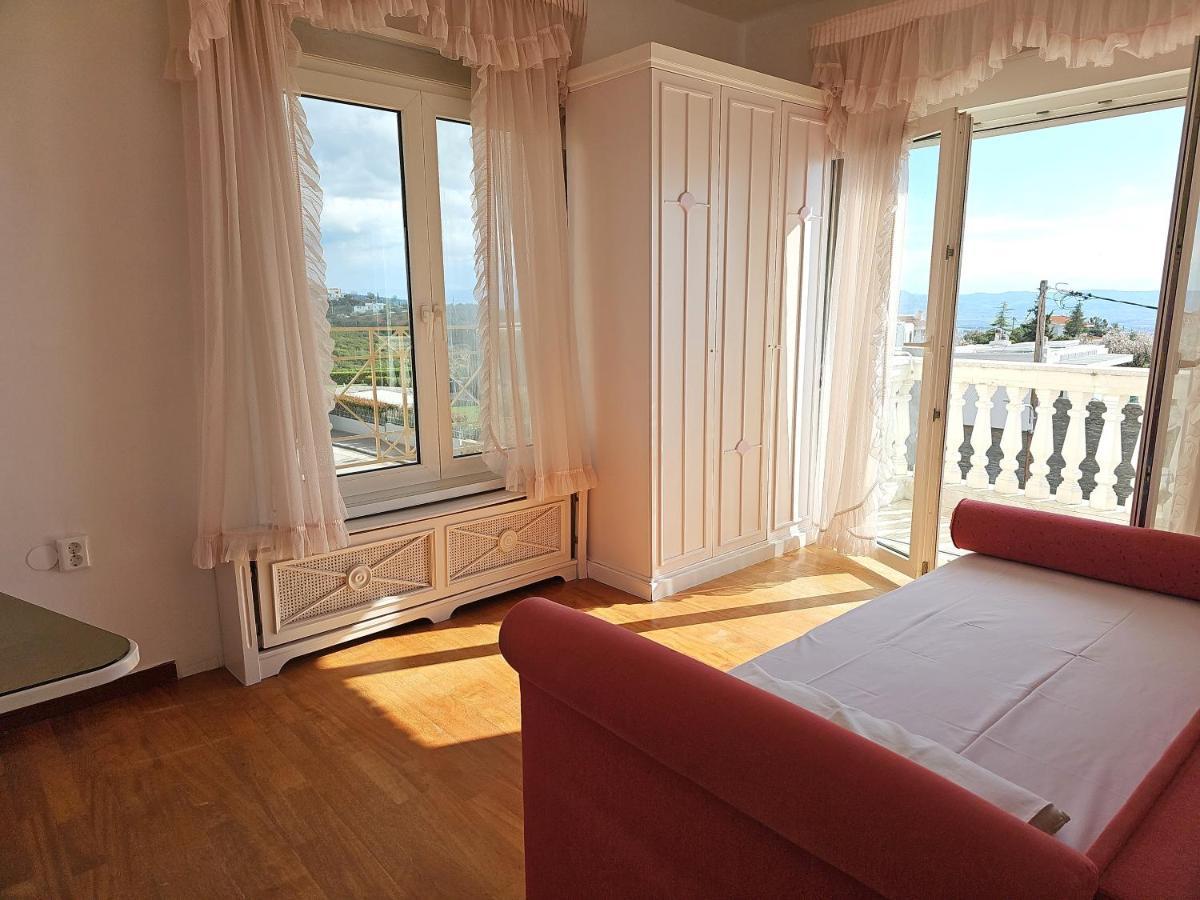 Escape To Panorama And Enjoy The Classic Charm With Stunning Sea Views Villa