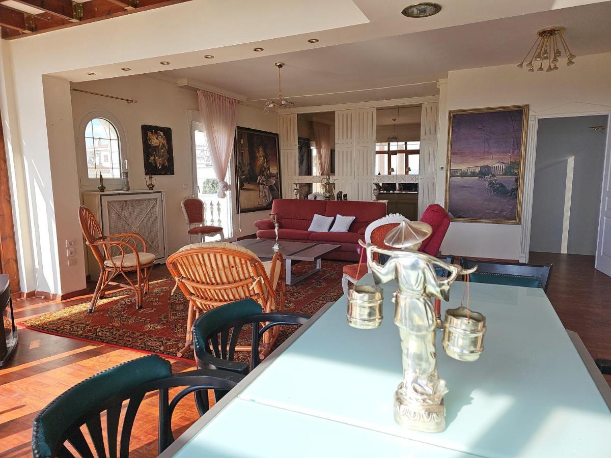 Escape To Panorama And Enjoy The Classic Charm With Stunning Sea Views *